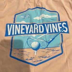 Vineyard vines tee. Golf logo